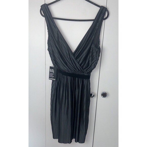 Express Womens Metallic V Neck Wrap Dress Size S Pleated Tie Sleeveless Gray NWT - Picture 3 of 9